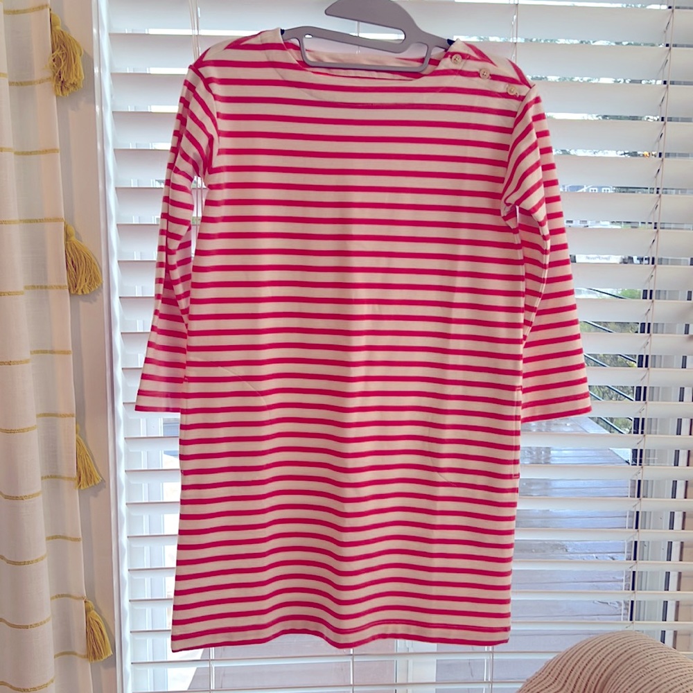 Primary, knee-length dress, boat neck, pockets, button closure, lots of stretch